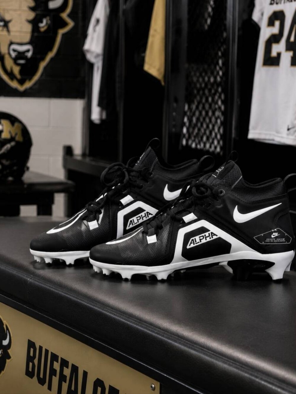 Nike Alpha Football Cleats – Men's Size 8 – NEW (No Box)